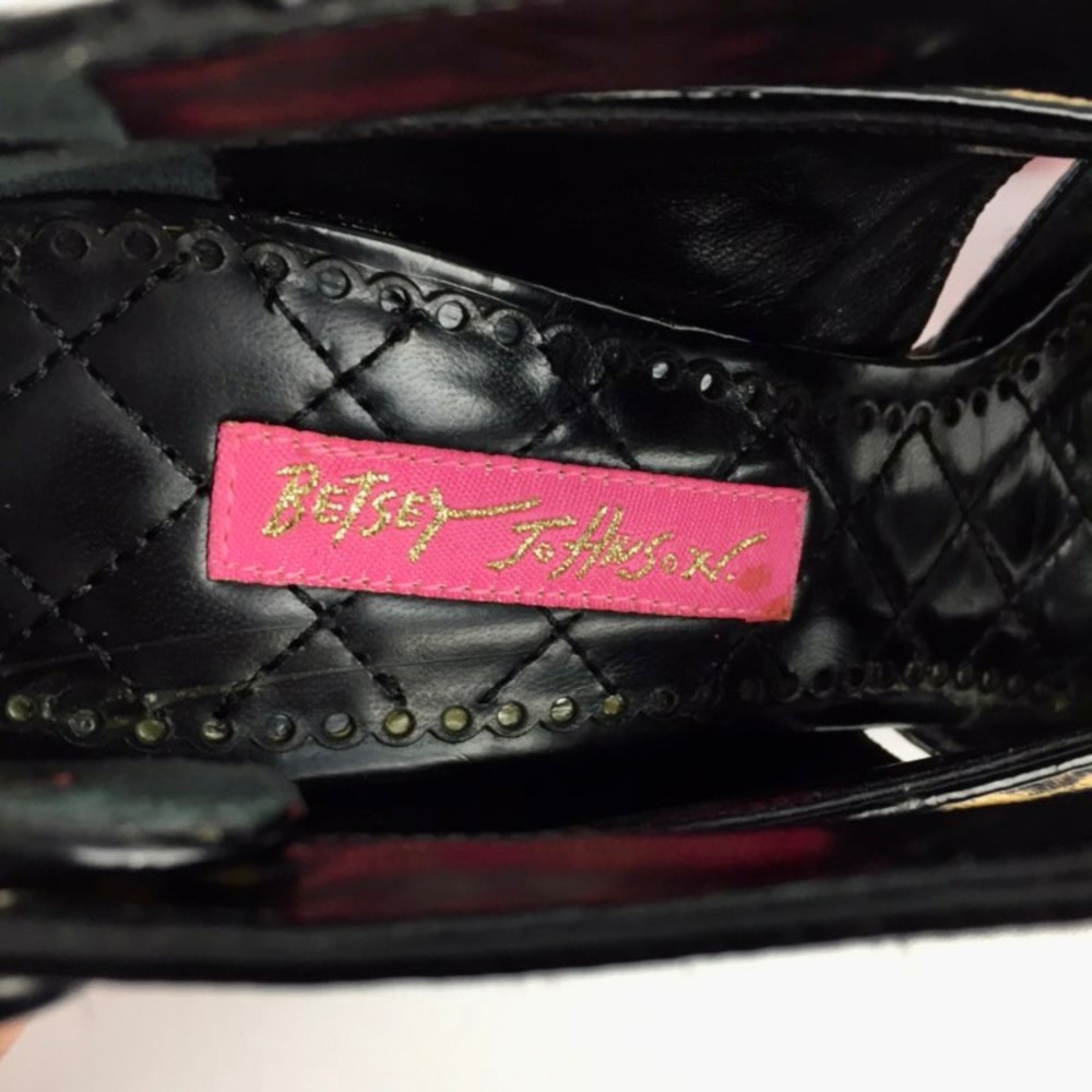 Betsey Johnson Womens Carlos Leopard Calf Hair Pumps Cutout Shooties size 5.5 - Picture 11 of 15